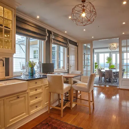 Big With Panoramic Views, Terrace, Pool, Close To Oslo Villaer *